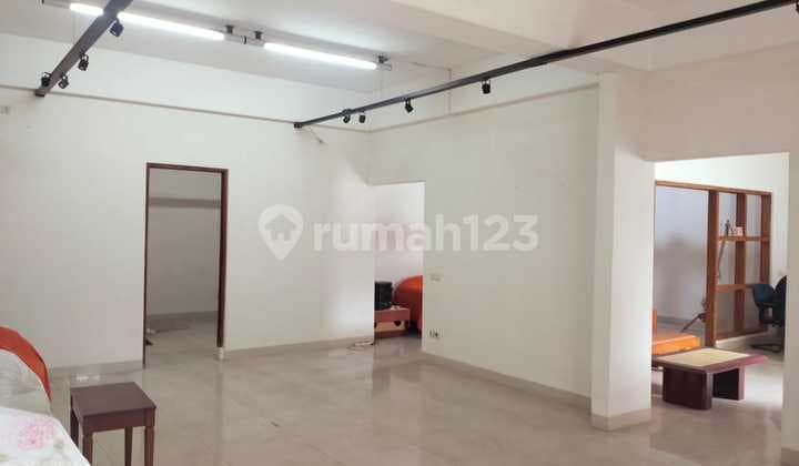 Rumah Parkir Luas bisa Cafe Kantor Parkir Sayap Cihampelas