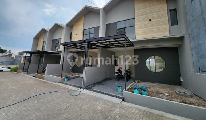Jual Rumah Baru Dekat Setraduta