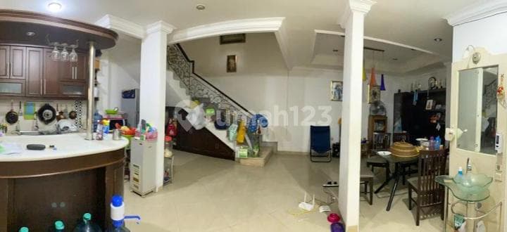 Dijual Rumah, Bagus 2 Lantai, SHM, di Taman Palem