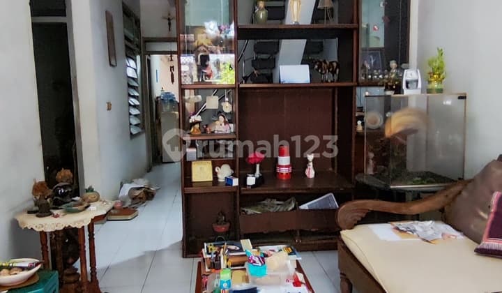 Dijual, Rumah Bagus Semi Furnished SHM Green garden, Jakarta Barat