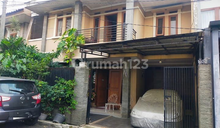 Rumah 2 Lantai di Situsari Dekat Griya Buah Batu Bandung