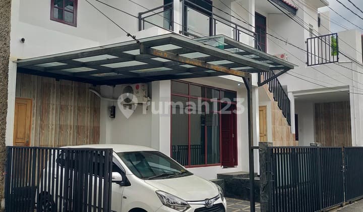Rumah Siap Huni 2 Lantai bisa Dijadikan Kost Dekat Griya Antapani Bandung