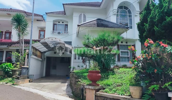 Classic House in Parahyangan Villa House Gegerkalong Bandung