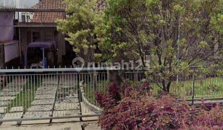 Dutch Building 1-Story House in Sayap Burangrang, Bandung