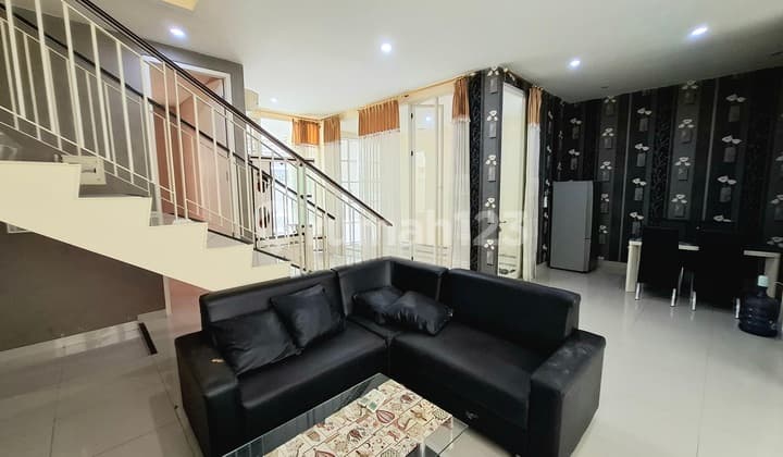 Rumah 2 Lantai Disewakan Palm Beach Pakuwon City