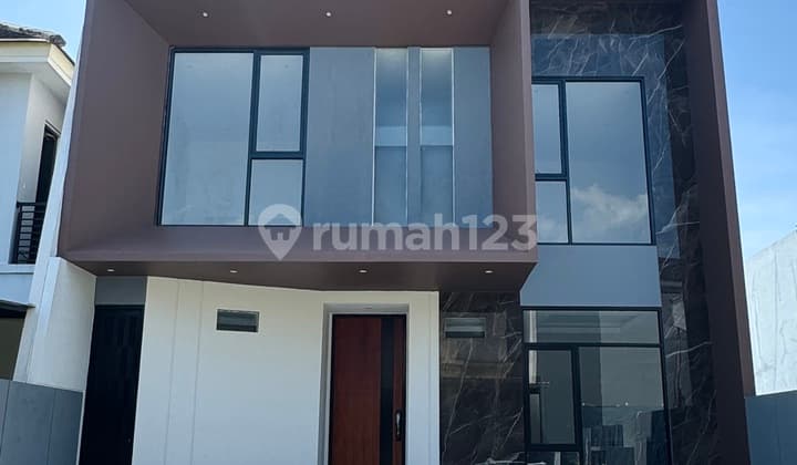 Rumah Baru Desain Modern 2 Lantai 4 Kamar di Citraland Utama