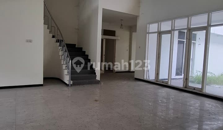 Rumah Besar Luas Surabaya Barat Disewakan Murah Poll