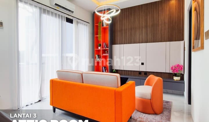 3-Story Downtown House Suitable for Business