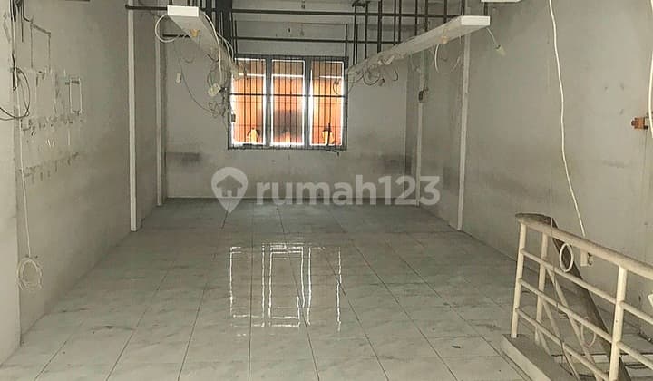Disewakan Ruko Kedungdoro 3 Lantai Siap Pakai Tengah Kota