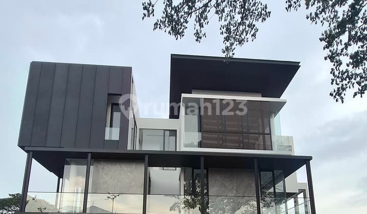 MODERN DESAINER HOUSE EXQUISITE TOUCH AT CITRALAND SURABAYA