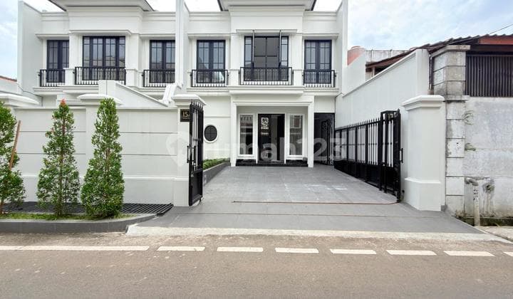 Rumah Mewah American Classic di Cempaka Putih Tengah Jakarta Pusat - 4+1 Kamar