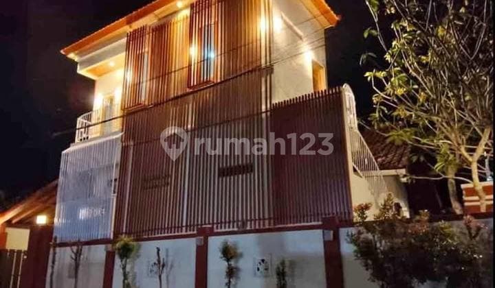 Rumah 4Br Parkir 2 Mobil Taman Griya Jimbaran, Badung - Bali