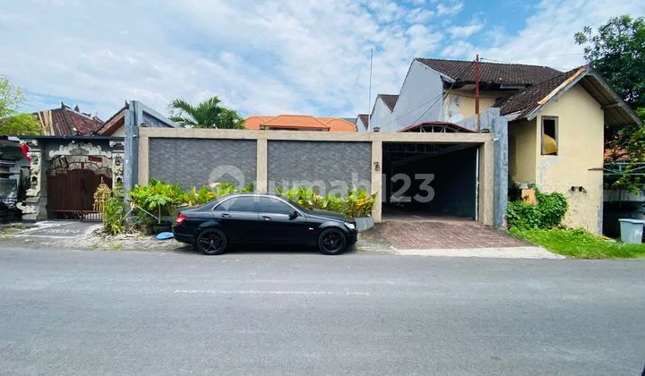 Large 6-Bedroom House With Strategic Premium Swimming Pool Seminyak