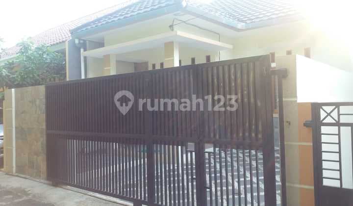 3BR House Ready to Occupied Semi-Furnished Strategic Flood-Free East Jakarta