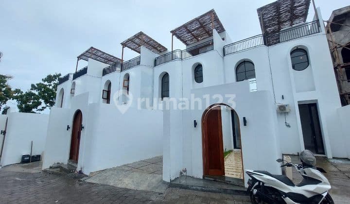 Villa Lengkap dengan Rooftop Kolam Renang Lokasi Premium Jimbaran