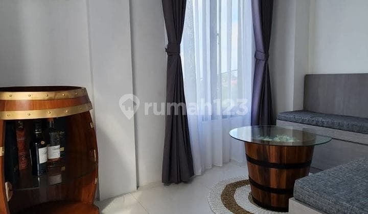 Villa Mewah dengan Balkon Fasilitas Lengkap Strategis di Canggu