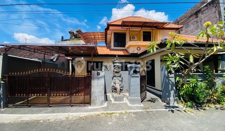 Rumah 4 Kamar 2 Dapur dan 2 Lantai Strategis di Padangsambian