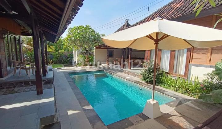 Villa Luas Lengkap Internet Kencang Strategis di Tumbak Bayuh