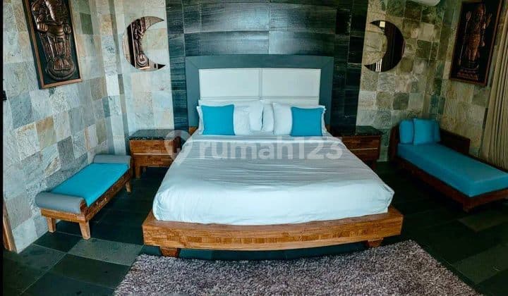 Villa Mewah 4 LT Lengkap Internet Kencang Dekat Pantai di Canggu