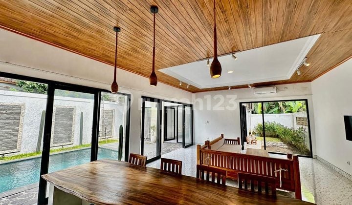 Villa with Full Facilities at a Strategic Location in Padonan