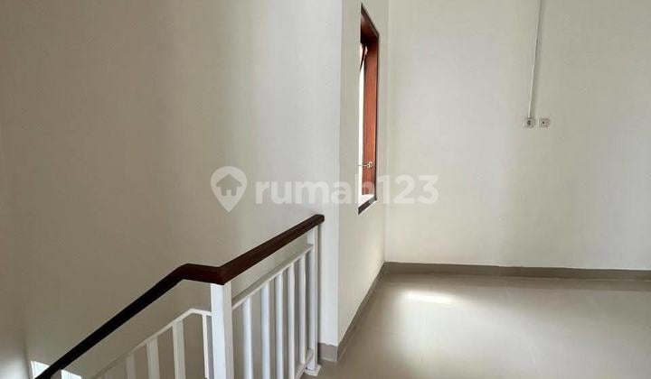 Rumah Mansion 2 Lantai Lokasi Strategis di Munggu