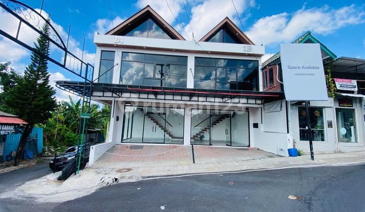 Ruko 2 Unit dan 2 Lantai Posisi Hook Strategis di Canggu