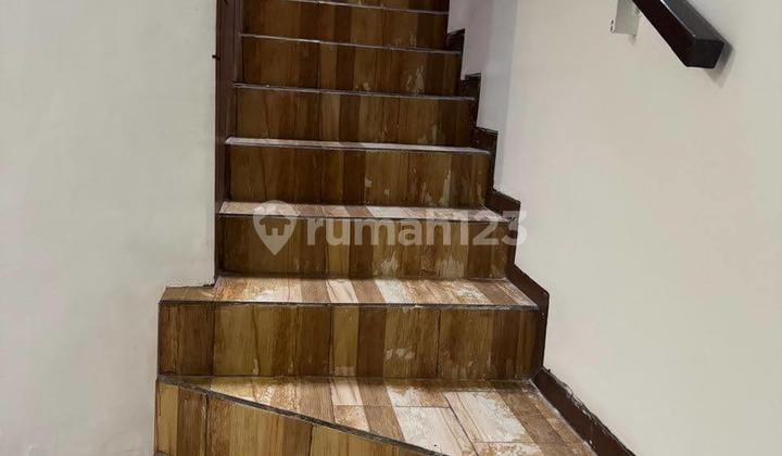 Rumah Semi Villa 3 Lantai dengan Rooftop View Bandara di Jimbaran