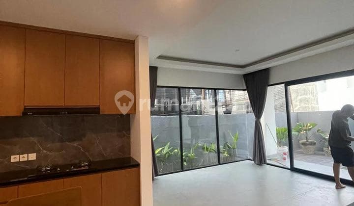 Villa Lengkap Mewah Pemandangan Sawah Lokasi Strategis, Seminyak