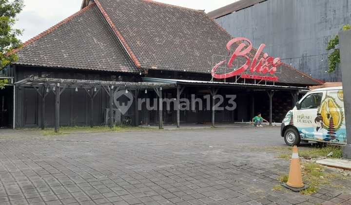Gedung Luas Eks Cafe Strategis Pinggir Jalan Raya Sunset Road