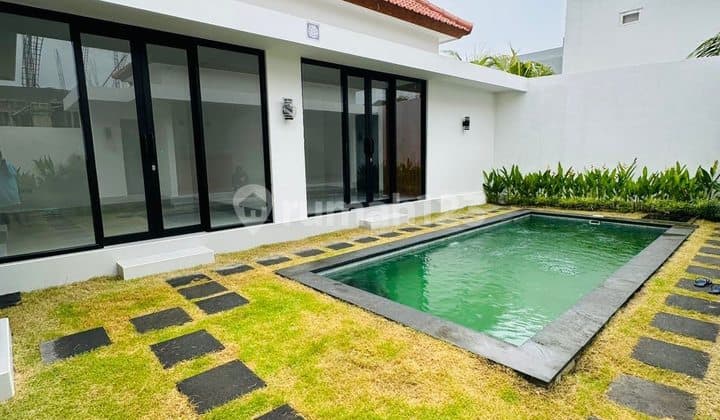 Villa Lokasi Strategis Ada Garasi di Canggu