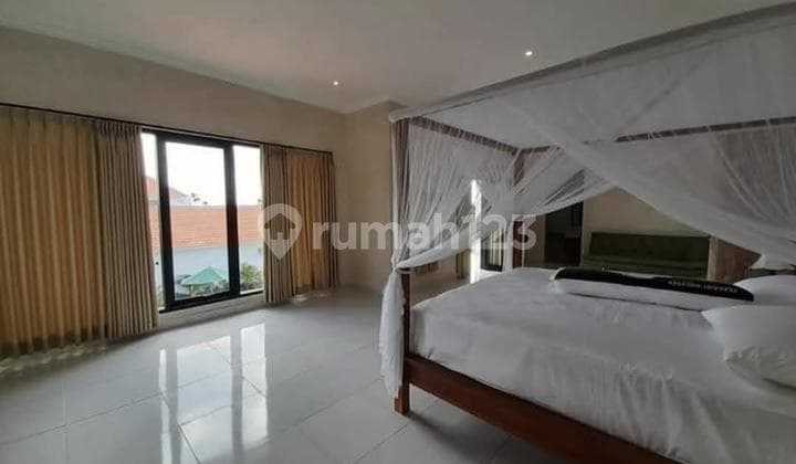 Villa Lengkap Lokasi Strategis View Sawah Dekat Pantai di Munggu