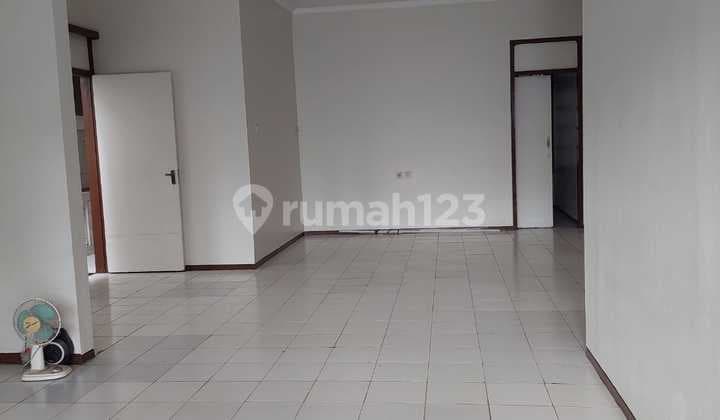 Rumah untuk Usaha Dekat Mkg