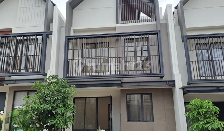 East-Facing House Good Location In Leonora Gading Serpong