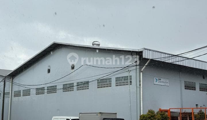 Spacious Warehouse in Karawaci Tangerang, Good Location and Well-Maintained Warehouse in Karawaci 1242.0 m² Unfurnished PPJB