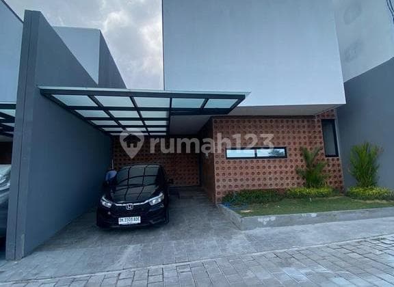Rumah 2 lantai modern minimalis Dijual, di Kerobokan