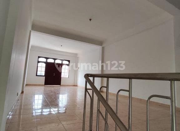 3 Story Shop For Rent On Main Road, West Gatsu, Denpasar