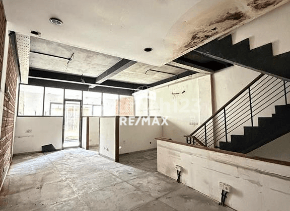 Shop For Rent In Strategic Location Near Central Parking Kuta