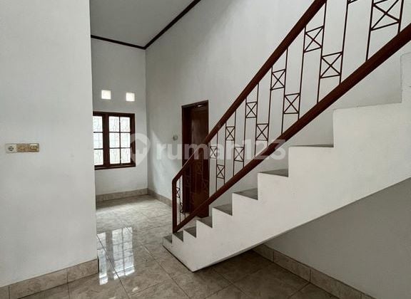 Spacious Two Storey House For Rent In Kuta Ideal For Family Living