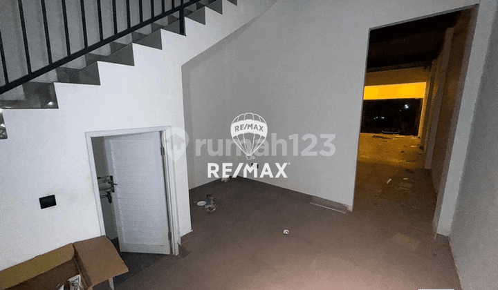 Overcontract 2 Storey Shop For Rent In Sunset Road, Kuta