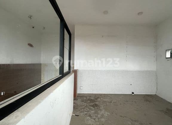 Commercial Space Excellent Visibility And Easy Access For Rent In Berawa, Canggu