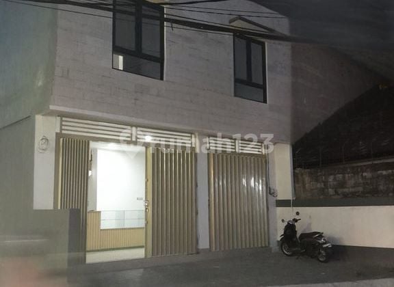 Nice and strategic 2-story shophouse for rent in West Denpasar area