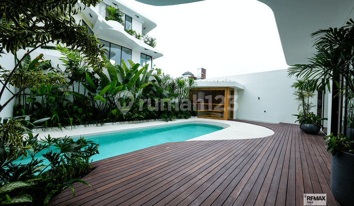 Luxury Villa in a Strategic Location for Rent in Dewi Sri, Kuta Area