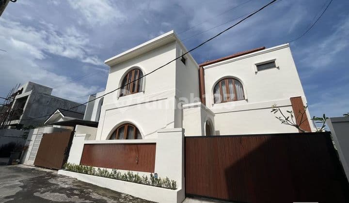 Modern Beautiful Fully Furnished Villa For Rent in Canggu Area