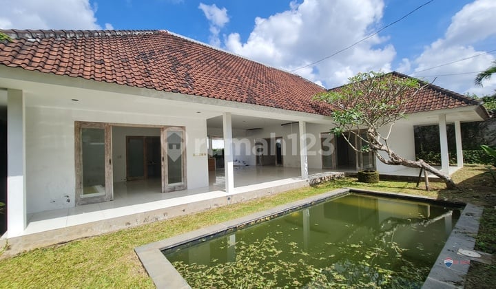 Peaceful 3 Bedroom Villa For Rent, In Padang Linjong Area