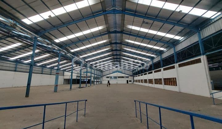 Large Ready-to-Use Good Warehouse East Jakarta