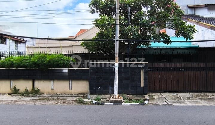 Rumah Siap Pakai Pinggir Jalan Cawang Kapling.