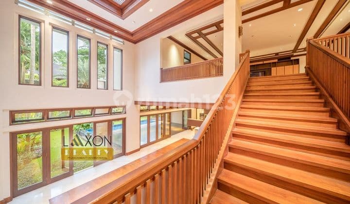 Grand Mansion In The Heart of Dago Bandung