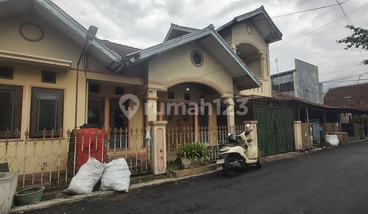 Rumah Terawat di Margahayu Raya