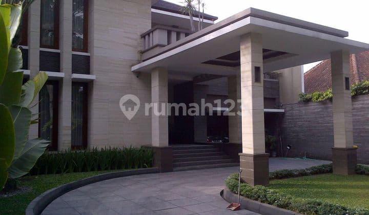 Rumah mewah di sayap Cipaganti Bandung Pusat