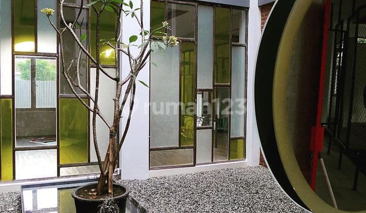 Gedung Lux di sayap Cipaganti Bandung kota